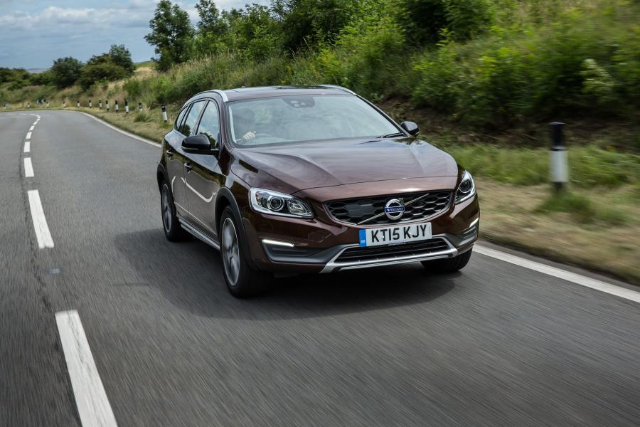 Volvo V60 D3 Cross Country 2015 года  (UK) (фото 18 из 22)